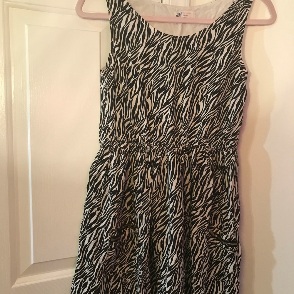 Dress - Picture 3 of 4